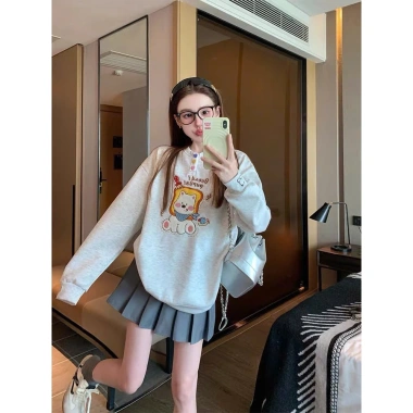 Áo Sweater Nữ Vừa Phối Charm Nút Cổ Nỉ Bông Ấm Áp In Hình Gấu TP89 159.500 VND 3
