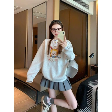 Áo Sweater Nữ Vừa Phối Charm Nút Cổ Nỉ Bông Ấm Áp In Hình Gấu TP89 159.500 VND 4