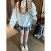 Áo Sweater Nữ Vừa Phối Charm Nút Cổ Nỉ Bông Ấm Áp In Hình Gấu TP89 159.500 VND 5