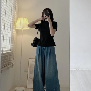 Áo thun cao cổ tay ngắn form ôm body, basic, giảm giá 75.000đ - Giá gốc 97.500đ 4 Áo thun cao cổ tay ngắn form ôm body, basic, giảm giá 75.000đ - Giá gốc 97.500đ 4