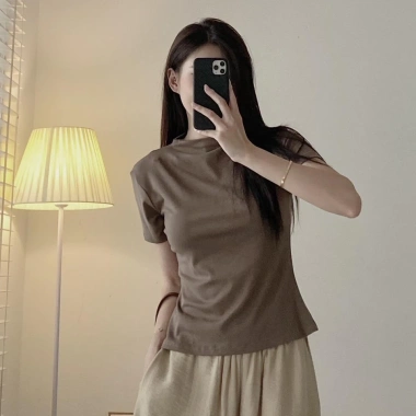 Áo thun cao cổ tay ngắn form ôm body, basic, giảm giá 75.000đ - Giá gốc 97.500đ 5 Áo thun cao cổ tay ngắn form ôm body, basic, giảm giá 75.000đ - Giá gốc 97.500đ 5