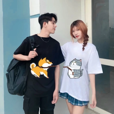 Áo thun cặp đôi in hình Chó Mèo kéo dây siêu dễ thương – Unisex Nam Nữ, chỉ 155k