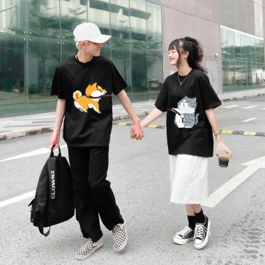 Áo thun cặp đôi in hình Chó Mèo kéo dây siêu dễ thương – Unisex Nam Nữ, chỉ 155k