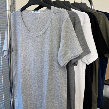 Áo Thun Cổ Rộng Nam Nữ Basic Cotton Tay Ngắn Slimfit Đen Trắng Giá 105k