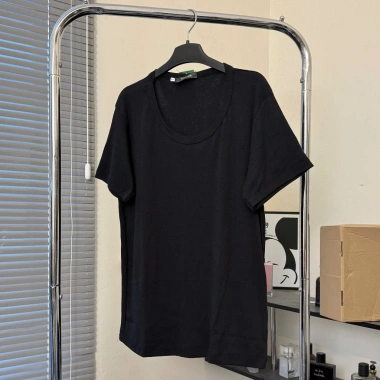 Áo Thun Cổ Rộng Nam Nữ Basic Cotton Tay Ngắn Slimfit Đen Trắng Giá 105k