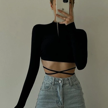 Áo thun cổ tròn croptop dài tay hở lưng buộc dây tôn dáng, giá chỉ 89.700₫