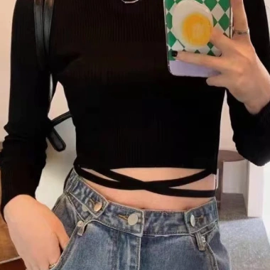 Áo thun cổ tròn croptop dài tay hở lưng buộc dây tôn dáng, giá chỉ 89.700₫