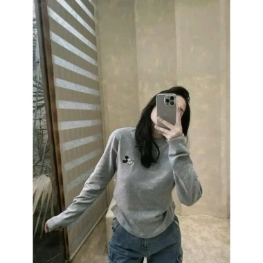 Áo thun dài tay cổ tròn form rộng thêu chuột Mickey co dãn 4 chiều Giá ưu đãi 79.000₫