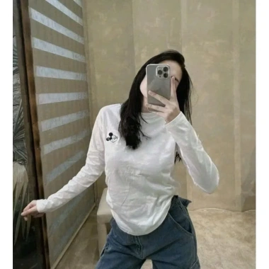 Áo thun dài tay cổ tròn form rộng thêu chuột Mickey co dãn 4 chiều Giá ưu đãi 79.000₫