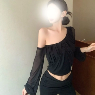Áo thun dài tay đeo vai gợi cảm không đều xếp ly SBS nữ mùa hè 173.500 VND