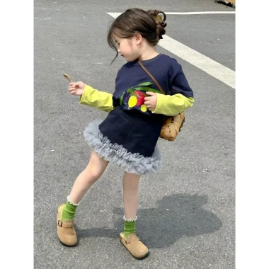 Áo thun dài tay in trái cây + váy gạc khâu Hàn Quốc cho bé gái mùa thu - 185k