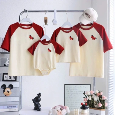 Áo thun gia đình FOM rộng bé phối đỏ, logo ngựa, bờm xanh cute - 169k