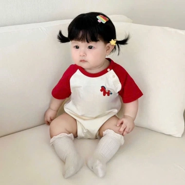 Áo thun gia đình FOM rộng bé phối đỏ, logo ngựa, bờm xanh cute - 169k