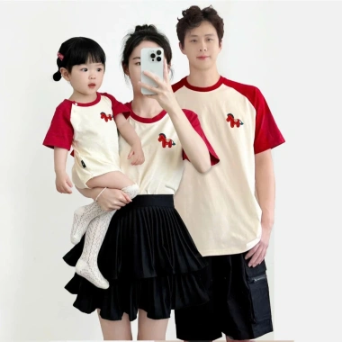 Áo thun gia đình FOM rộng bé phối đỏ, logo ngựa, bờm xanh cute - 169k
