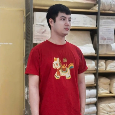 Áo thun gia đình họa tiết ngựa may mắn đỏ Tết, mềm mát cotton 8‑75kg - MinBee 109k