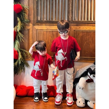 Áo thun gia đình ngựa nhũ unisex form xuông cho mẹ và bé Kid GenZ giảm giá 185.000 5 Áo thun gia đình ngựa nhũ unisex form xuông cho mẹ và bé Kid GenZ giảm giá 185.000 5