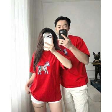 Áo Thun Gia Đình Unisex Đỏ Cổ Tròn Ngắn Tay In Ngựa Vằn Đa Sắc Cotton Thoáng Mát 95k 4