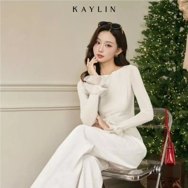 Áo thun KAYLIN tay dài phối hoa, ôm form, vải thun mây co giãn, thanh lịch BST 11/2.025 422.000₫ 3 Áo thun KAYLIN tay dài phối hoa, ôm form, vải thun mây co giãn, thanh lịch BST 11/2.025 422.000₫ 3