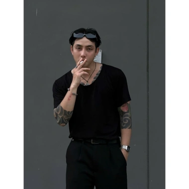 Áo thun nam WSS cổ rộng cotton nhẹ, mềm mại co giãn, slim fit - 175k
