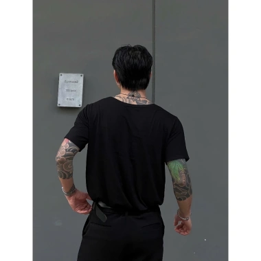 Áo thun nam WSS cổ rộng cotton nhẹ, mềm mại co giãn, slim fit - 175k