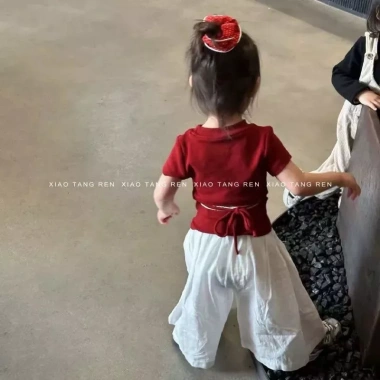 Áo thun ngắn tay bé gái mùa hè phong cách Hàn Quốc, mặt sau rỗng buộc dây, bộ đồ thời trang trẻ em 4