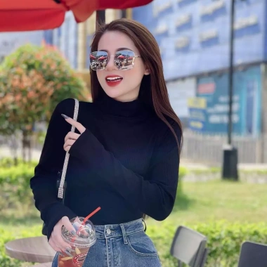 Áo thun nữ dài tay cổ lọ croptop chất tăm, siêu mềm, xinh xinh đẹp, giá ưu đãi, giảm 23% chỉ 130.410₫ 8 Áo thun nữ dài tay cổ lọ croptop chất tăm, siêu mềm, xinh xinh đẹp, giá ưu đãi, giảm 23% chỉ 130.410₫ 8