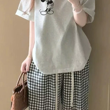 Áo Thun Nữ Họa Tiết Hoạt Hình Cotton Rayon Mỏng Nhẹ, Tôn Dáng Hè 2.026 Giá 29.000 VND 6 Áo Thun Nữ Họa Tiết Hoạt Hình Cotton Rayon Mỏng Nhẹ, Tôn Dáng Hè 2.026 Giá 29.000 VND 6