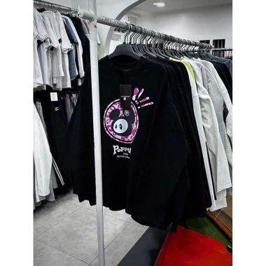 Áo thun PopPop tay dài unisex form rộng màu đen cá tính, logo nổi bật, cotton dày dặn, giá chỉ 270.000₫ 3 Áo thun PopPop tay dài unisex form rộng màu đen cá tính, logo nổi bật, cotton dày dặn, giá chỉ 270.000₫ 3