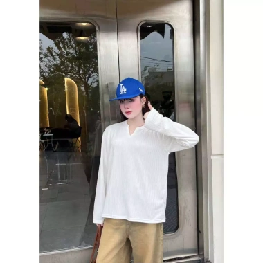 Áo Thun Tay Dài Form Rộng Unisex Oversize Cổ V Trơn Mịn Co Giãn QMT 13 Giá 129k 4