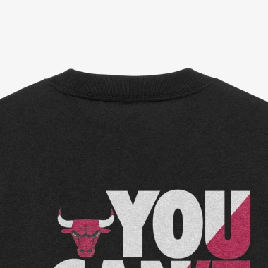 Áo thun Unisex Chicago Bulls Oversized 100% Cotton ngắn tay - Giá 240.000 VND, giảm 48.000, siêu thoải mái 4 Áo thun Unisex Chicago Bulls Oversized 100% Cotton ngắn tay - Giá 240.000 VND, giảm 48.000, siêu thoải mái 4