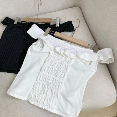 Áo Trễ Vai Ren Bèo Buộc Nơ Tay Ngắn Xếp Li - Thanh Lịch, Dễ Phối Đồ, Giá 155.000 VND 4 Áo Trễ Vai Ren Bèo Buộc Nơ Tay Ngắn Xếp Li - Thanh Lịch, Dễ Phối Đồ, Giá 155.000 VND 4