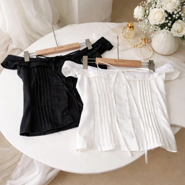 Áo trễ vai xếp li trước ngực ren bèo, buộc nơ nữ dịu dàng - giá 155.000₫