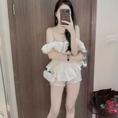 Áo trễ vai xoè bo eo tôn dáng tiểu thư – Giá chỉ 110.400₫ giảm từ 134.688₫ 6