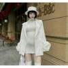 Áo vest 2 lớp thời trang cổ V đính hoa tay - giảm giá 429.900₫