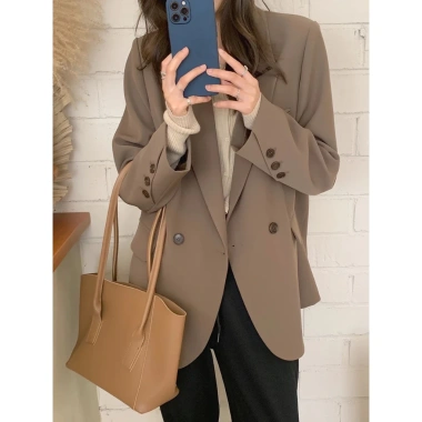 Áo vest blazer công sở 2 lớp dài tay đệm vai dày dặn 4 màu cúc chéo Deliz Studio Giá ưu đãi 358.000₫ 3
