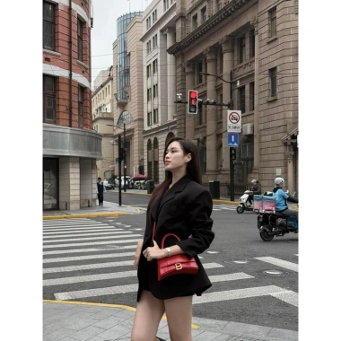 Áo vest dáng xuông Cateline EM Design, cổ vest sang chảnh thanh lịch, giảm giá 22% chỉ 559.000₫ 4
