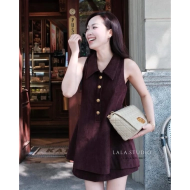 Áo vest gile cúc đồng cổ bẻ thanh lịch, chân váy ngắn A và quần bảo hộ - Jasmine LALASTUDIO giá ưu đãi 558.000₫ 4 Áo vest gile cúc đồng cổ bẻ thanh lịch, chân váy ngắn A và quần bảo hộ - Jasmine LALASTUDIO giá ưu đãi 558.000₫ 4