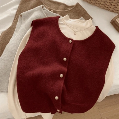 Áo vest top nữ không tay, cổ tròn, nút vàng, dệt kim Hàn Quốc giảm 19% chỉ 106.820₫ 2 Áo vest top nữ không tay, cổ tròn, nút vàng, dệt kim Hàn Quốc giảm 19% chỉ 106.820₫ 2