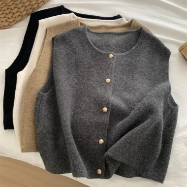 Áo vest top nữ không tay, cổ tròn, nút vàng, dệt kim Hàn Quốc giảm 19% chỉ 106.820₫