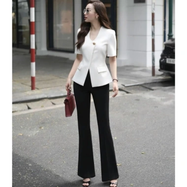 Áo Vest Vạt Chéo Công Sở ELENA Chiết Eo Dài Túi Trước Sang Trọng Form A22 409.000₫ 4 Áo Vest Vạt Chéo Công Sở ELENA Chiết Eo Dài Túi Trước Sang Trọng Form A22 409.000₫ 4