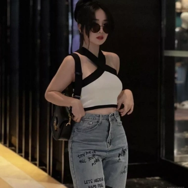 Áo yếm trắng phối màu chéo thời trang, siêu đẹp trẻ trung, giảm giá sốc 44.091 đồng, phù hợp mọi dịp, chất liệu mềm mại, size chuẩn - Mua ngay