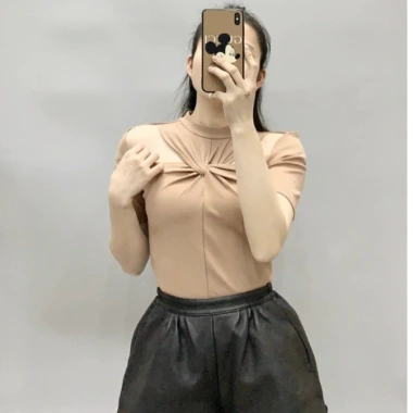 Áo zip xoắn cộc tay thun co giãn - Giá chỉ 69.000đ, phong cách năng động