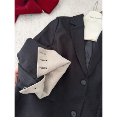 @Charon Áo blazer 2 lớp nệm vai, túi nắp form chuẩn, giá 405k giảm từ 498k