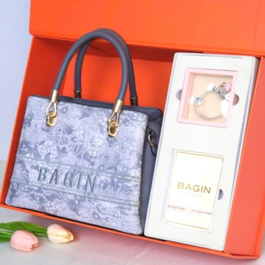 BAGIN Túi Quai Xách Nữ Quốc Tế Sang Trọng, Cứng Cáp, Phù Hợp Tiệc & Công Sở 599.000₫ BAGIN Túi Quai Xách Nữ Quốc Tế Sang Trọng, Cứng Cáp, Phù Hợp Tiệc & Công Sở 599.000₫