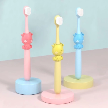 Bàn chải đánh răng bé lông mềm hình bò sữa dễ thương, phù hợp 2-5 tuổi, giá 25.000 đồng 6