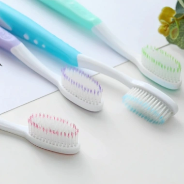 Bàn Chải Đánh Răng Người Lớn Sợi Mảnh Mềm Siêu Cấp Kèm Hộp 904GDQT 15.000₫