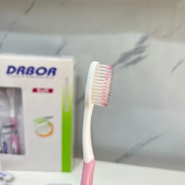 Bàn Chải Đánh Răng Người Lớn Sợi Mảnh Mềm Siêu Cấp Kèm Hộp 904GDQT 15.000₫