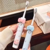 Bàn chải điện Hello Kitty rung 2 tốc độ Quà sinh nhật, quà tặng 520, giảm 605.350₫