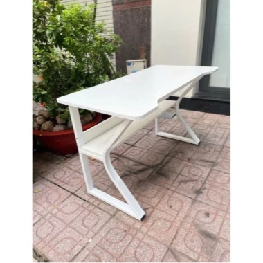 Bàn chân sắt kệ lửng cho sách, mặt gỗ MDF chống ẩm, kích thước 1m2*60 Giá ưu đãi 335.000 VNĐ 4 Bàn chân sắt kệ lửng cho sách, mặt gỗ MDF chống ẩm, kích thước 1m2*60 Giá ưu đãi 335.000 VNĐ 4