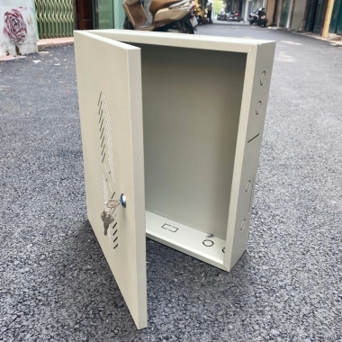 Bán sỉ Tủ Đựng Đầu Ghi Camera 45x38x12cm tiêu chuẩn - Khóa an toàn, Giá ưu đãi 168.999₫ 5